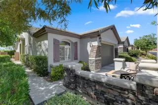 Photo #2: 2409684 Listing