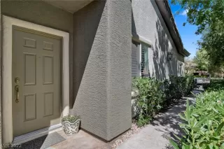 Photo #5: 2409684 Listing