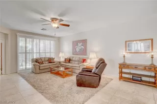 Photo #6: 2409684 Listing