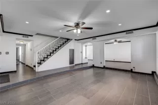 Photo #4: 2409690 Listing