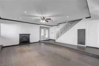 Photo #5: 2409690 Listing