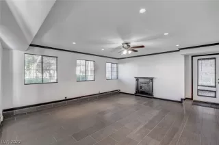 Photo #6: 2409690 Listing