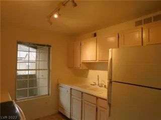 Photo #2: 2409694 Listing 