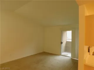 Photo #4: 2409694 Listing 