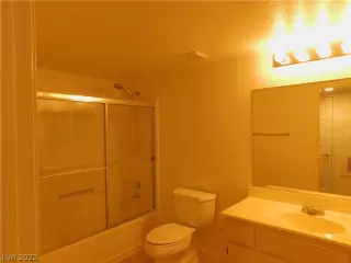 Photo #5: 2409694 Listing 