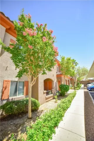 Photo #1: 2409697 Listing 