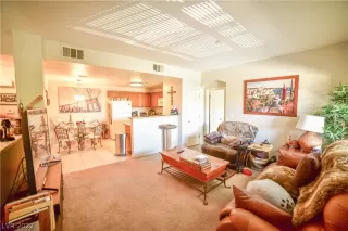 Photo #4: 2409697 Listing 