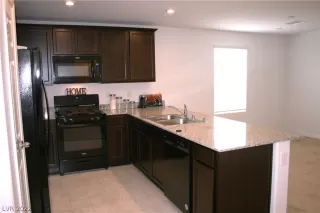 Photo #5: 2409717 Listing 