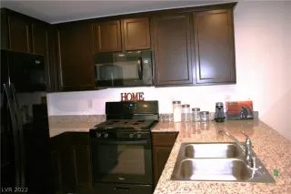 Photo #6: 2409717 Listing 