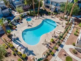 Photo #1: 2409733 Listing