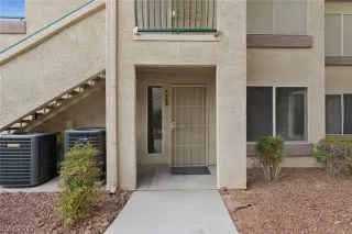 Photo #5: 2409733 Listing