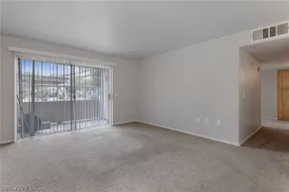 Photo #6: 2409733 Listing