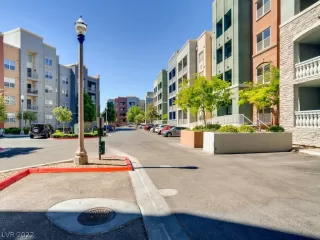 Photo #3: 2409744 Listing