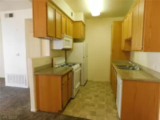 Photo #3: 2409751 Listing