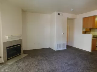 Photo #4: 2409751 Listing