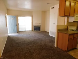 Photo #5: 2409751 Listing