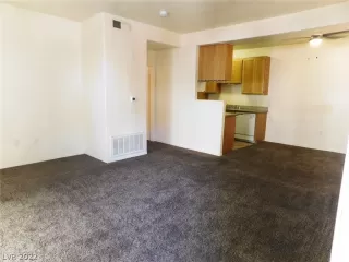 Photo #6: 2409751 Listing