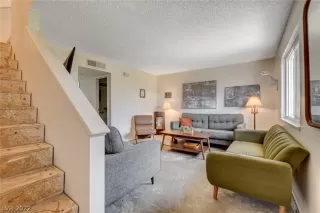 Photo #2: 2409791 Listing 