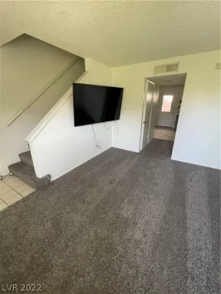 Photo #3: 2409791 Listing 