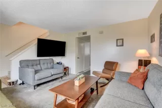 Photo #4: 2409791 Listing 