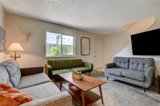 Photo #5: 2409791 Listing 