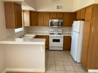 Photo #1: 2409800 Listing
