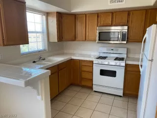 Photo #2: 2409800 Listing