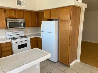 Photo #3: 2409800 Listing