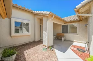 Photo #3: 2409801 Listing