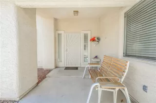 Photo #4: 2409801 Listing