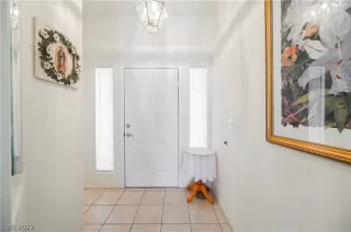 Photo #5: 2409801 Listing