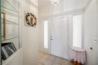 Photo #6: 2409801 Listing