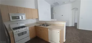 Photo #4: 2409813 Listing 