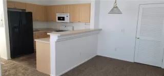 Photo #5: 2409813 Listing 