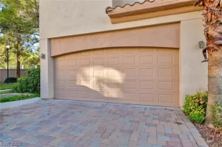 Photo #2: 2409829 Listing 