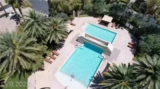 Photo #5: 2409829 Listing 