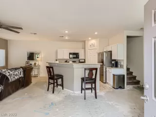 Photo #2: 2409865 Listing 