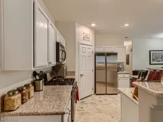 Photo #3: 2409865 Listing 