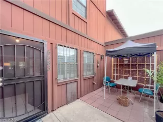 Photo #2: 2409874 Listing 