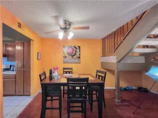 Photo #5: 2409874 Listing 