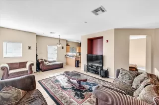 Photo #5: 2409879 Listing 