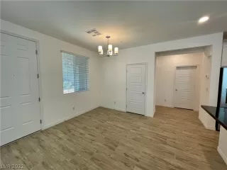 Photo #3: 2409898 Listing 