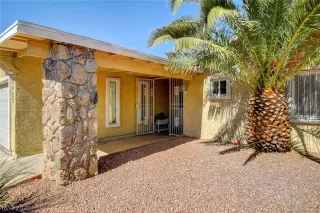 Photo #4: 2409900 Listing