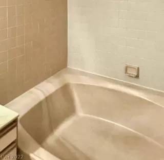 Photo #3: 2409911 Listing