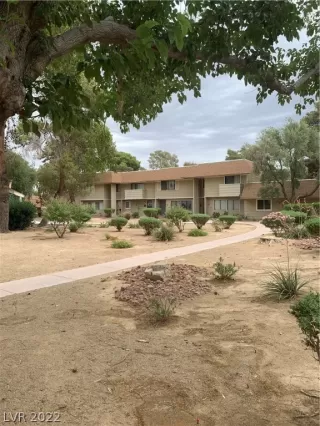 Photo #1: 2409944 Listing