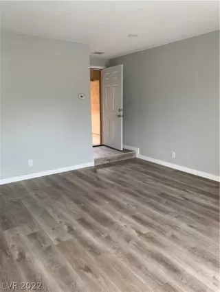 Photo #3: 2409944 Listing