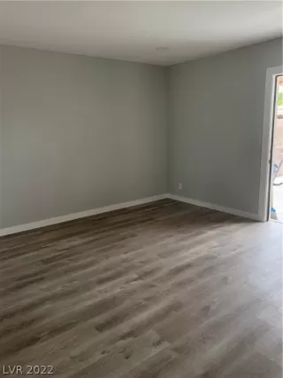 Photo #4: 2409944 Listing