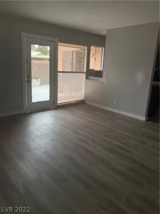 Photo #5: 2409944 Listing