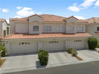 Photo #2: 2409950 Listing