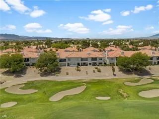 Photo #4: 2409950 Listing